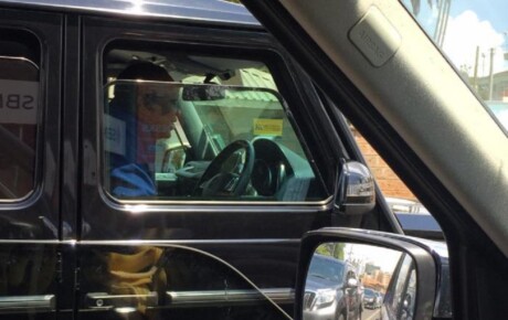 President Uhuru Kenyatta driving himself around town in his Mercedes G Wagon @KenyanTraffic